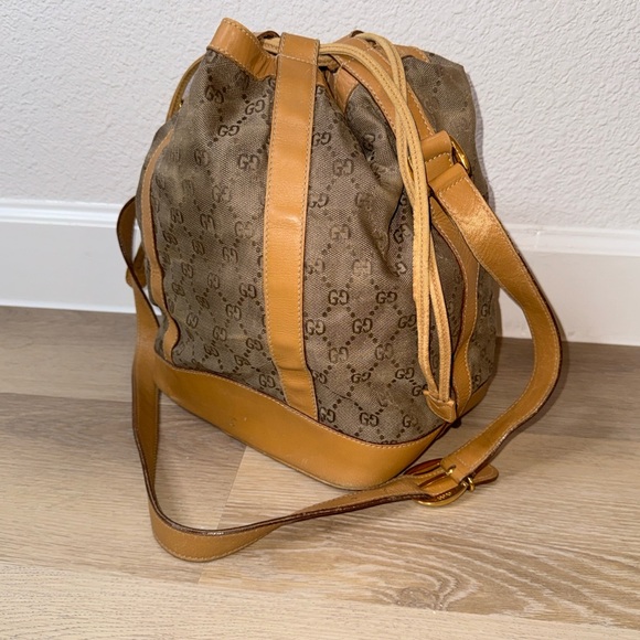 GUCCI VINTAGE CROSSBODY BUCKET BAG GG MONOGRAM - Picture 2 of 15